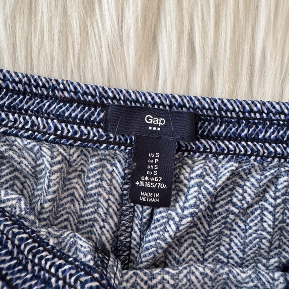 Gap Blue White Print Short - Picture 2 of 4